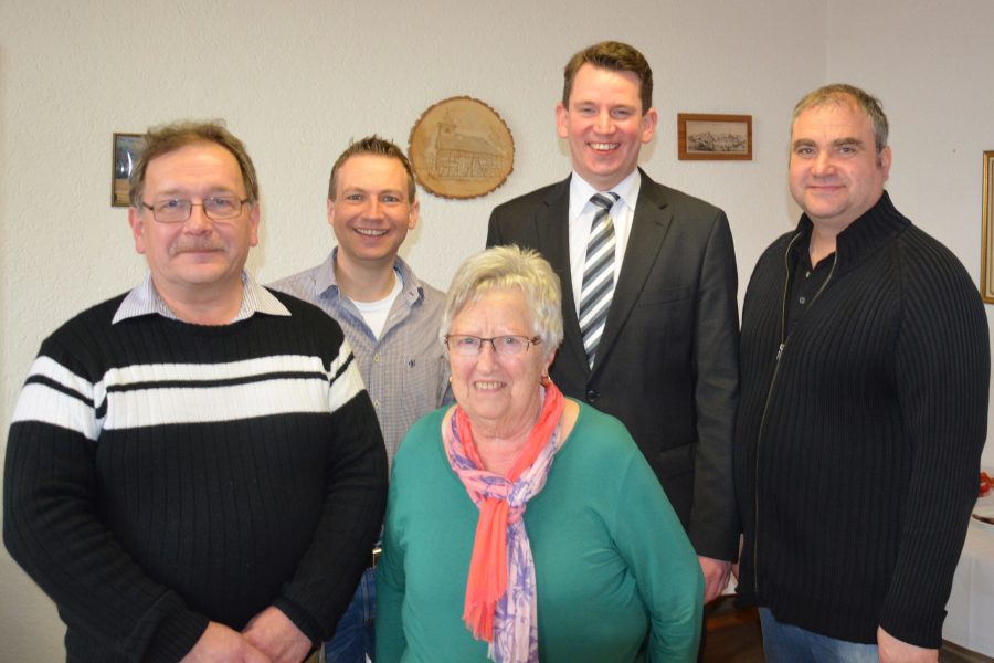 Auf dem Bild vlnr: Ralf Bender, Andreas Schaake, Helga Schwalm, Dr. Christoph Weltecke und Dirk Langhammer